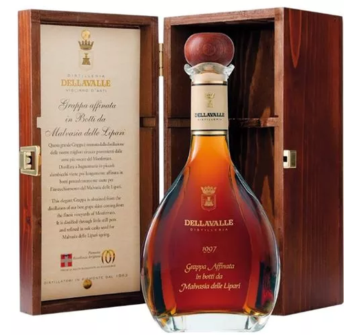 Grappa Dellavalle Affinata in Botti da Malvasia della Lipari